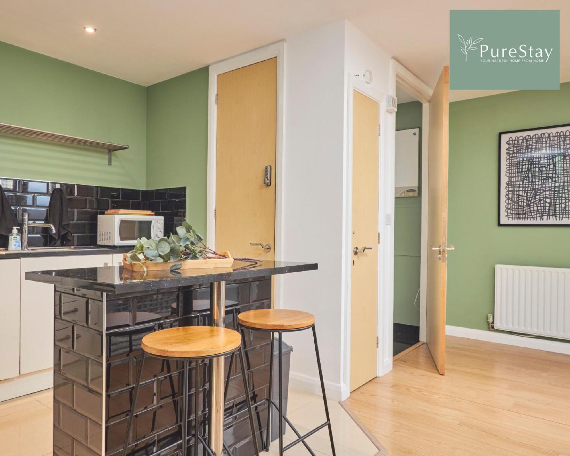 Superb House Manchester Near Etihad With Free Parking Sleeps 8 Экстерьер фото