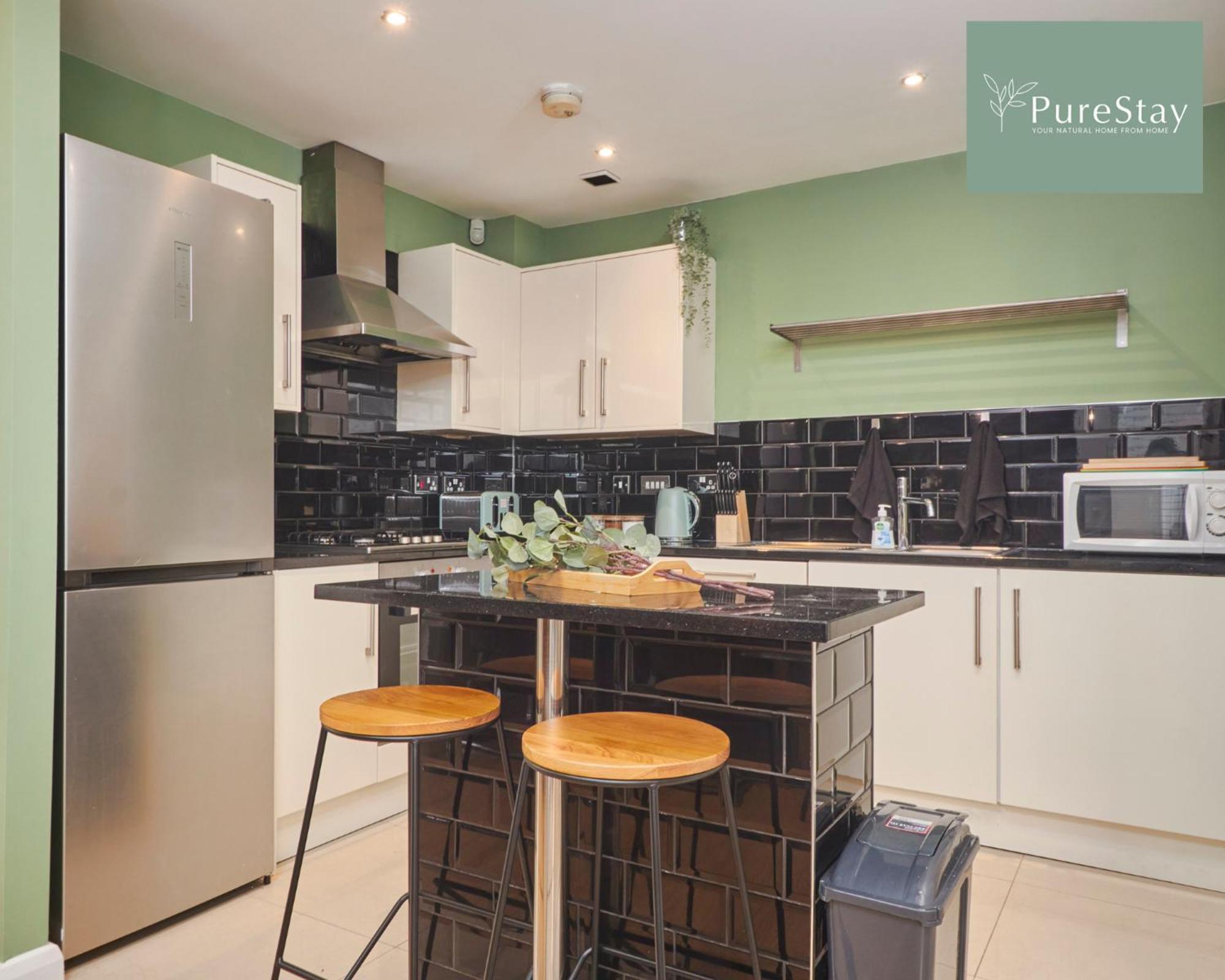 Superb House Manchester Near Etihad With Free Parking Sleeps 8 Экстерьер фото