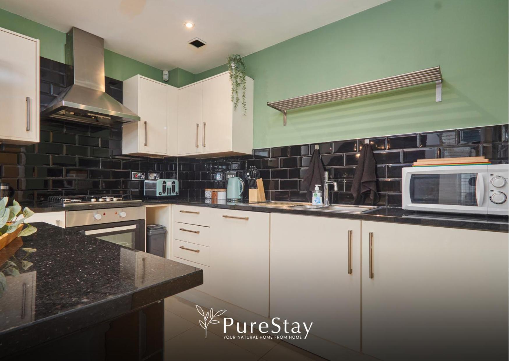 Superb House Manchester Near Etihad With Free Parking Sleeps 8 Экстерьер фото